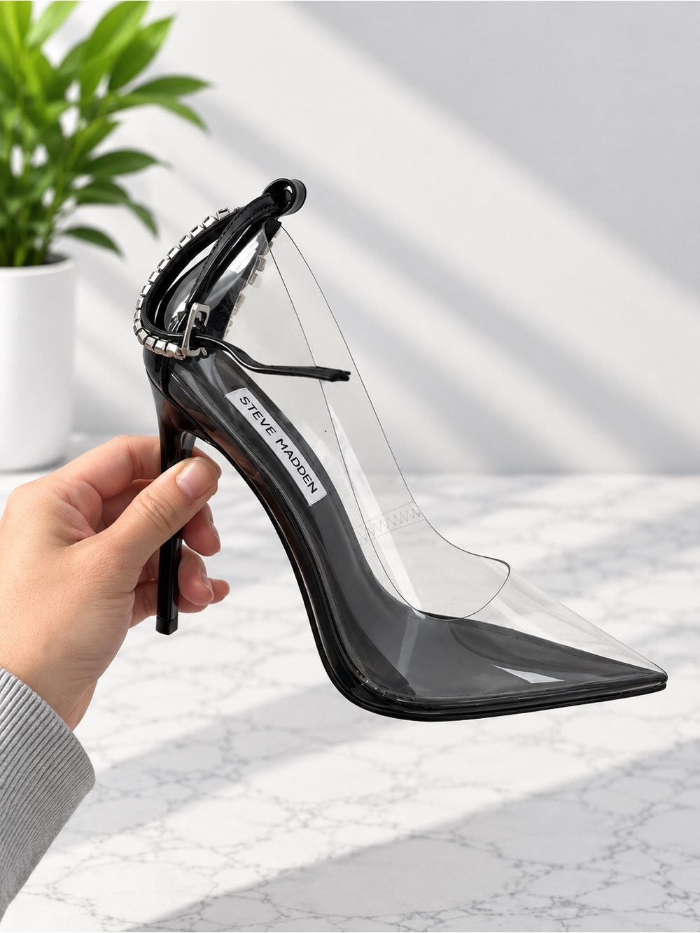 Steve Madden Clear Pointed Stiletto Pump with Black Trim Sz 6
